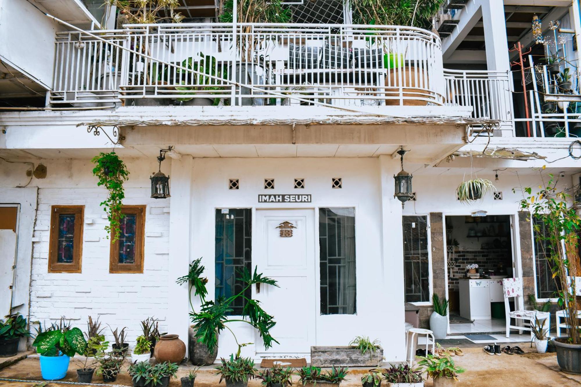 Imah Seuri By Kaya Rooms Tutugan Exterior foto