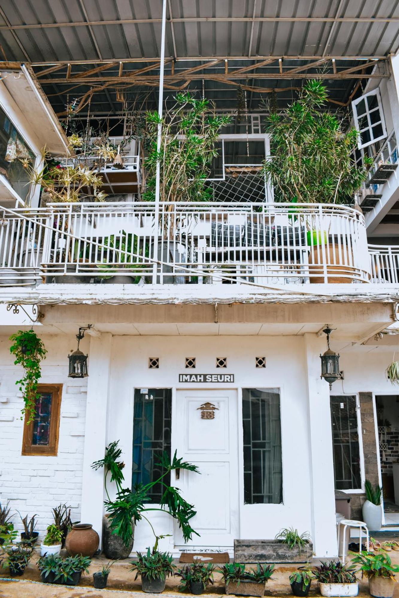 Imah Seuri By Kaya Rooms Tutugan Exterior foto