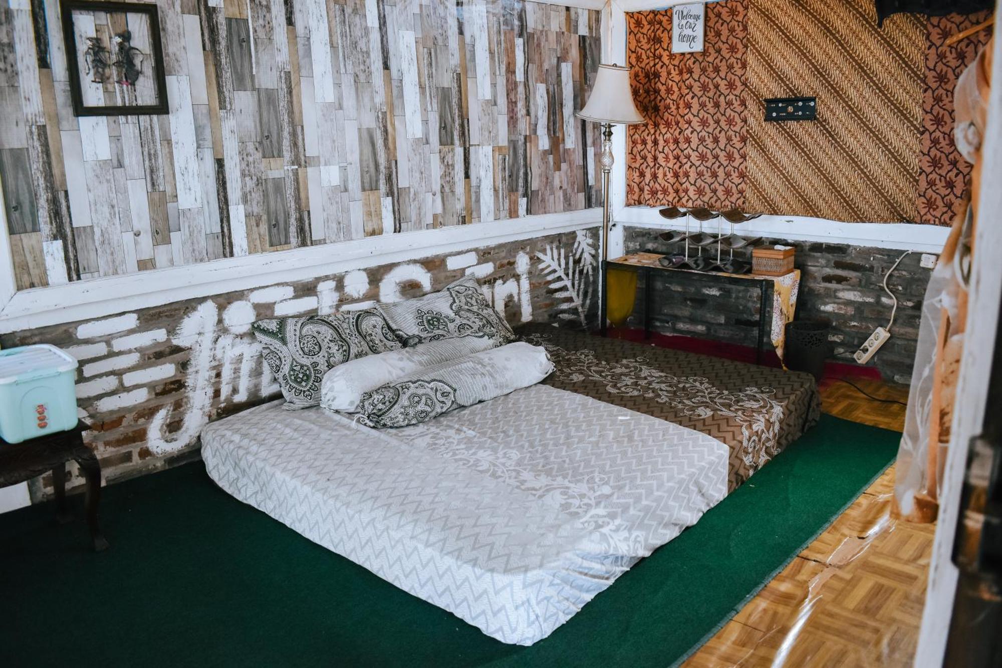 Imah Seuri By Kaya Rooms Tutugan Exterior foto